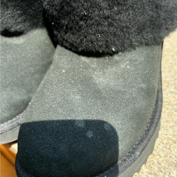 UGG Bootie Black with Fur - Picture 3 of 5